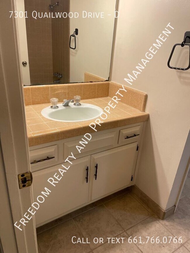 Building Photo - Quailwood Villa Apartments