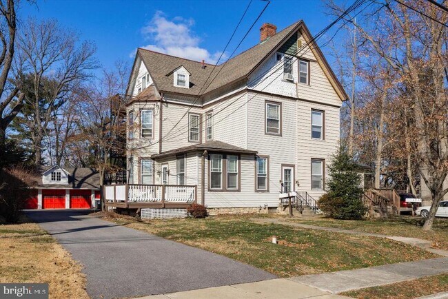 Building Photo - 220 S Scott Ave
