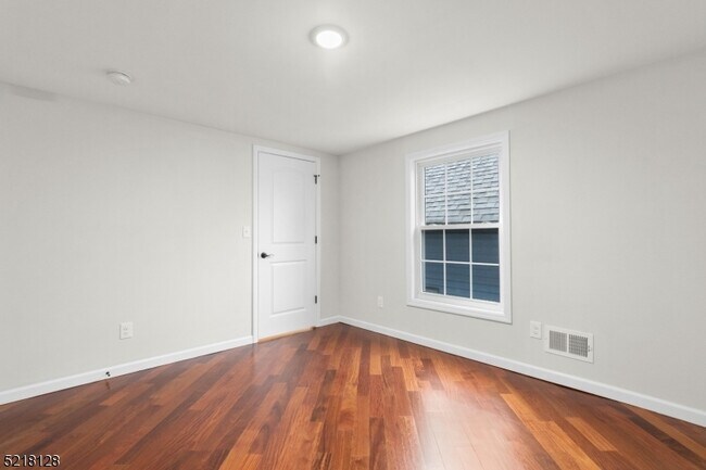Building Photo - 173 Oakwood Pl