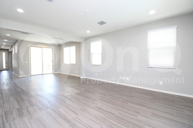 Building Photo - 2100 E Wisteria Dr