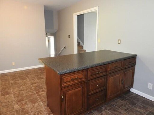 Building Photo - Coming SOON! 4 Bedroom with 2 living rooms! 1.5 Bath near Dover Rd!