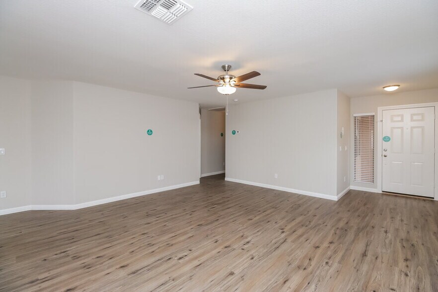 Building Photo - 878 E Pollino St