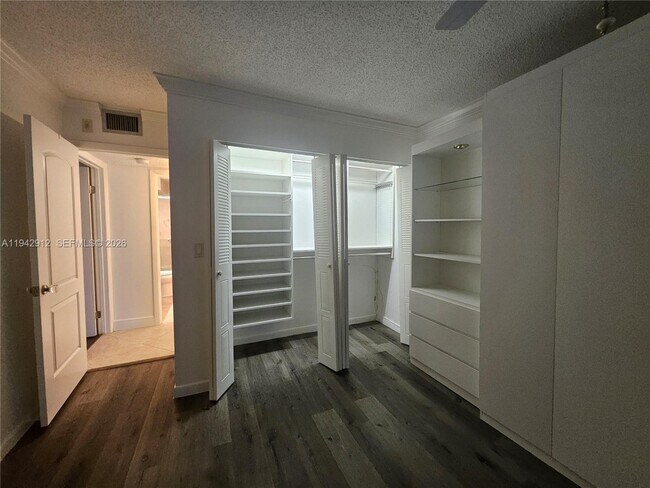 Building Photo - 1101 River Reach Dr