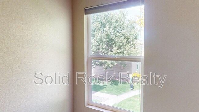 Building Photo - 4920 Universal Heights