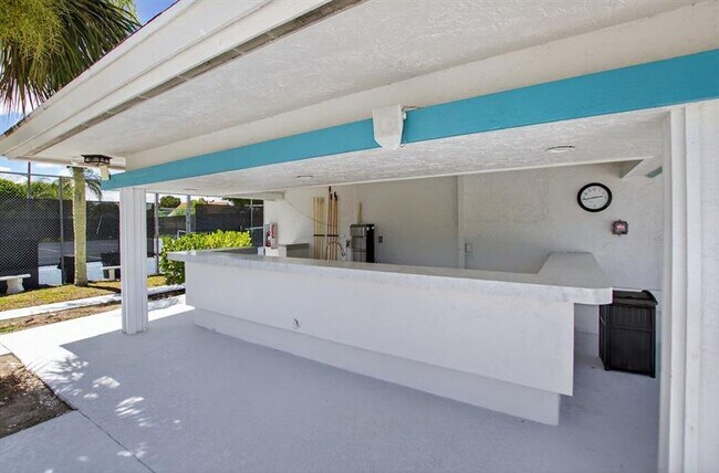 Building Photo - 13770 Oneida Dr