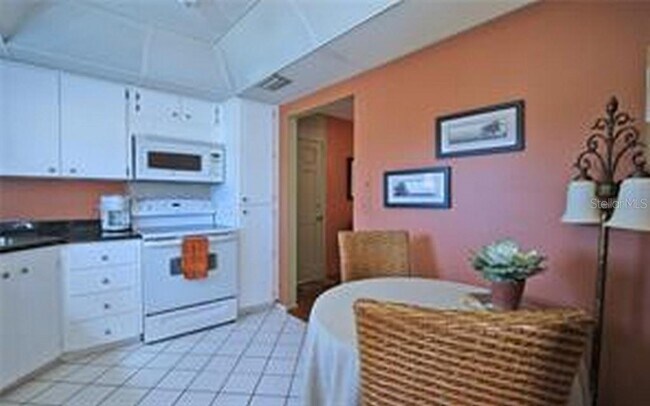 Building Photo - 221 Cedarwood Cir