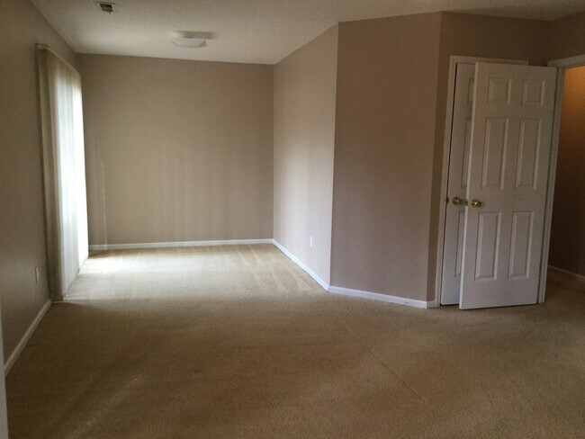 Building Photo - Carolina Pines Home in a Cul-de-Sac