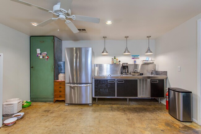 Building Photo - 510 E Belmont Ave