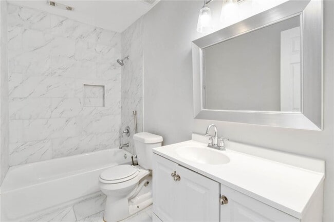 Building Photo - 2119 Tudor Castle Way