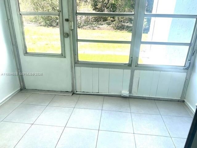 Building Photo - 9450 Live Oak Pl