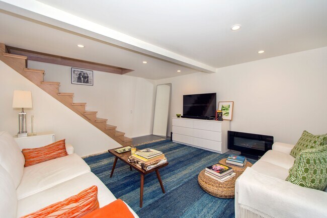 Building Photo - 80 Cliff Dr