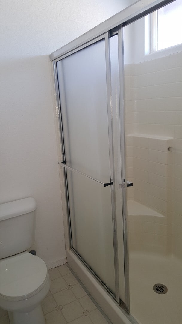 Building Photo - Move-In Bonus - 4 Bedroom - 2 bath - Singl...