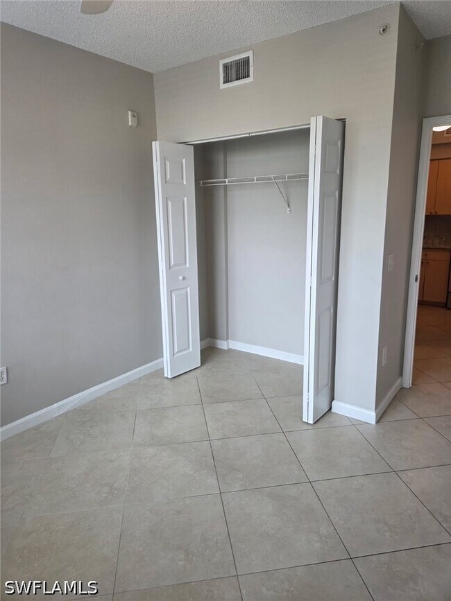 Building Photo - 1105 Reserve Ct