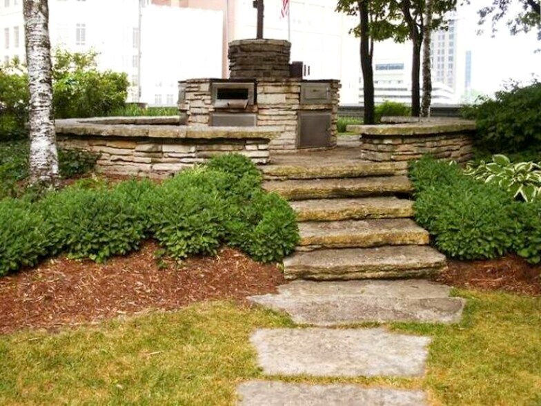 Building Photo - 505 N Lake Shore Dr