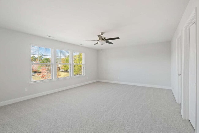 Building Photo - Welcome Home: Spacious 3-Bedroom Retreat i...