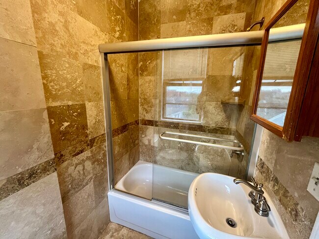 Building Photo - 300 Benefit St