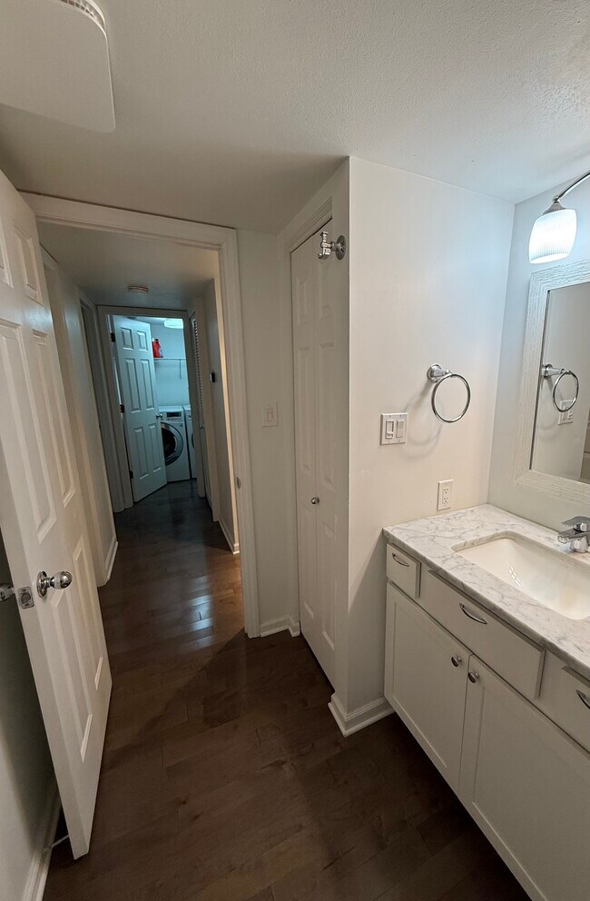 Building Photo - 4444 Lindell Blvd