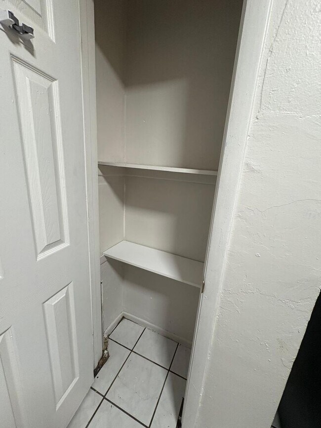 Building Photo - 900 NW