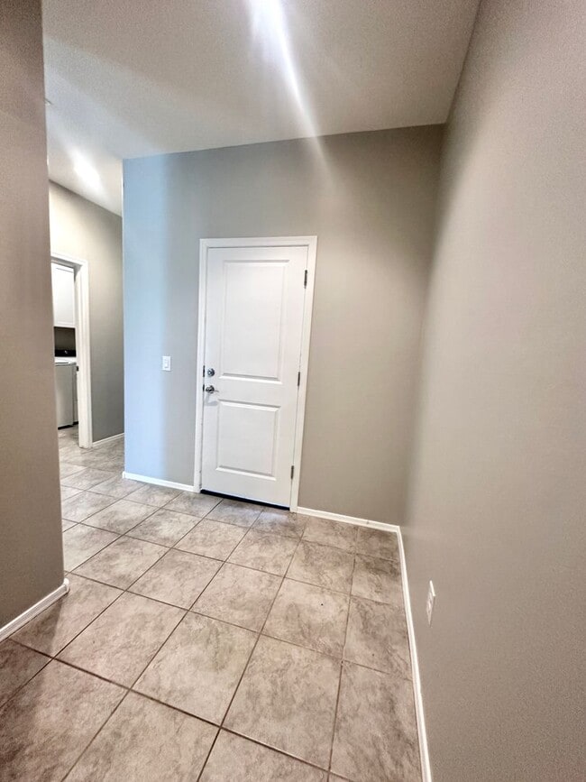 Building Photo - Stunning 4-bedroom, 2-bathroom home located in the vibrant community of Sahuarita, AZ