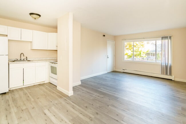 Building Photo - 3016 Pleasant Ave