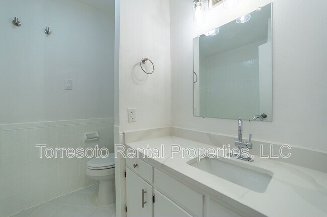 Building Photo - 309 Royal Dr