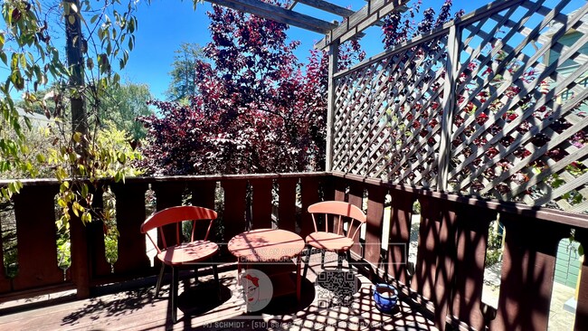 Building Photo - Large top floor 3 bedroom fully furnished walking distance to UC Berkeley Campus!