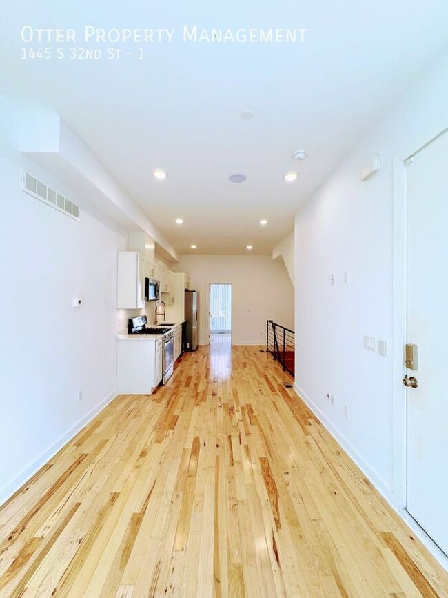 Building Photo - 1445 S 32nd St