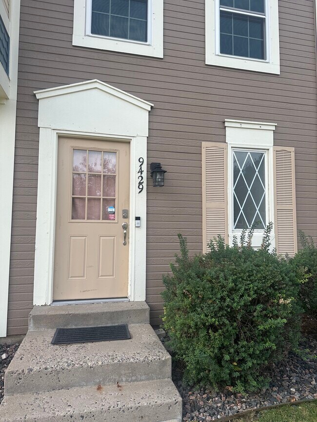 Building Photo - 9429 W Ontario Dr