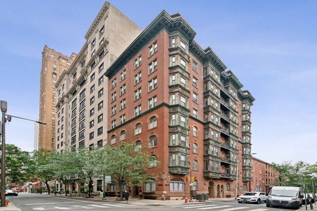 Building Photo - The Newport