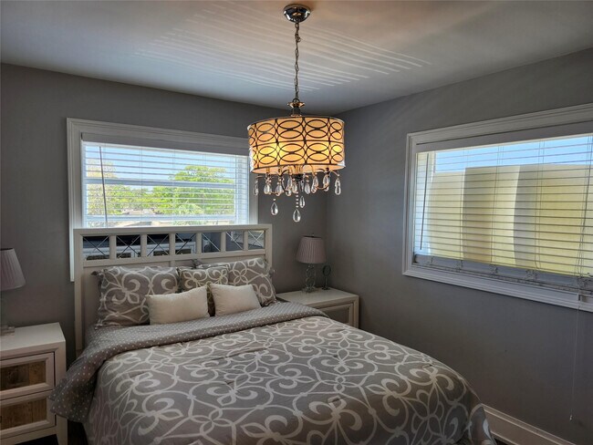 Building Photo - 301 Cambridge Rd