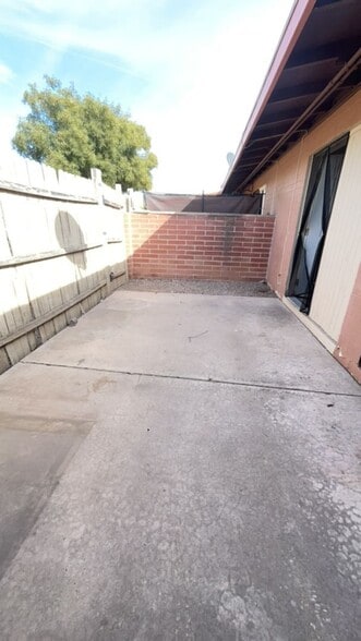 Building Photo - 2842 N Los Altos Ave