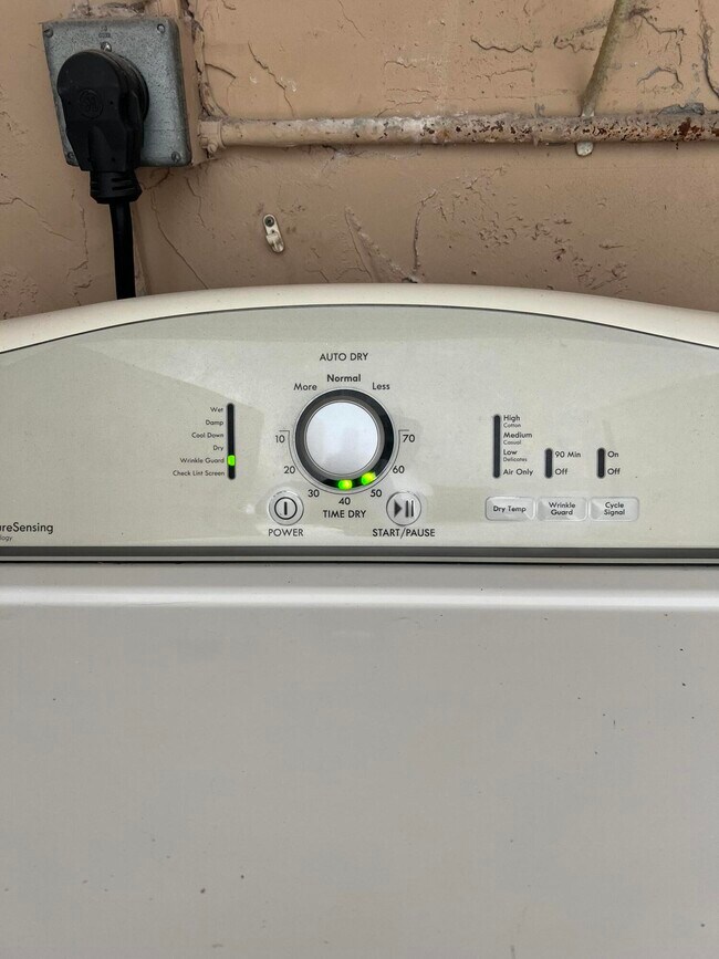 Building Photo - 131 Lake Olive Dr