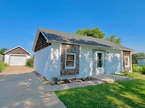 Building Photo - Charming Cape Cod-inspired 2-bedroom, 1-bath home