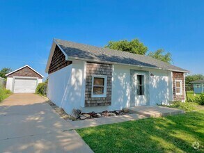 Building Photo - Charming Cape Cod-inspired 2-bedroom, 1-ba...