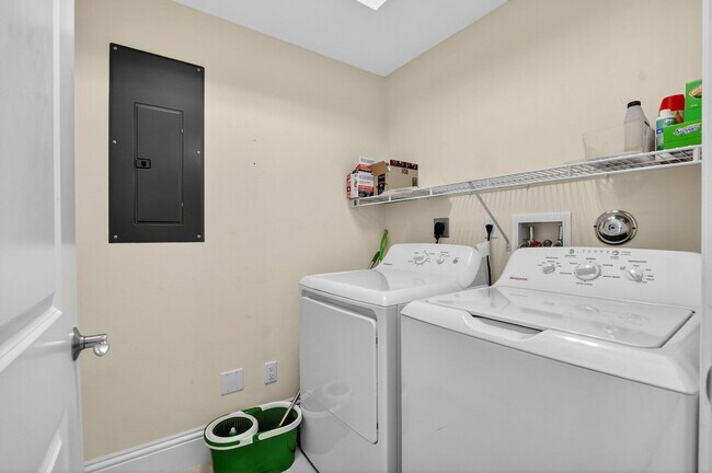 Building Photo - 226 N Latitude Cir