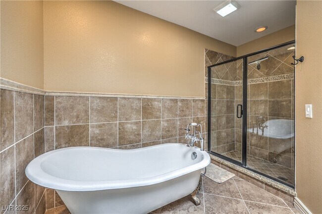 Building Photo - 2701 Alta Dr