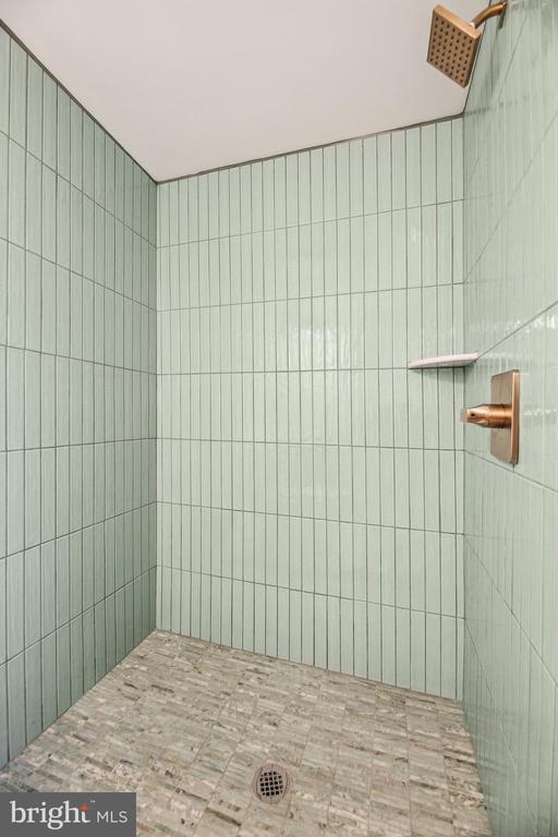 Building Photo - 3348 Chestnut Ave