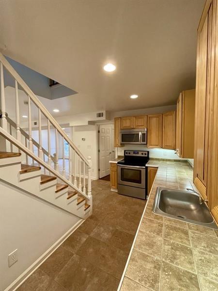 Building Photo - 8940 Bay Dr