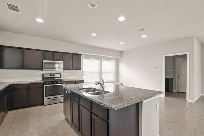 Building Photo - 440 Canadian Springs Dr