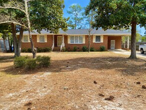 Building Photo - 2221 Hook Lawn Dr