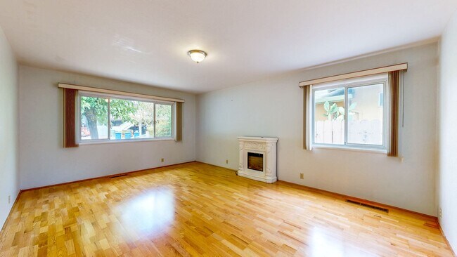 Building Photo - 1426 3rd St