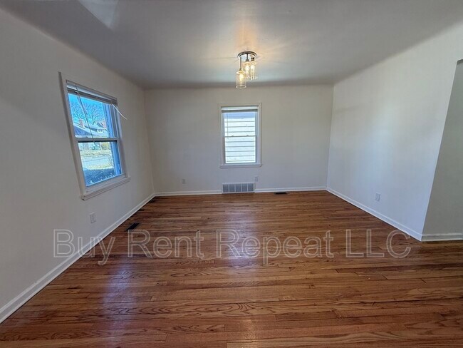 Building Photo - 630 Jewell St