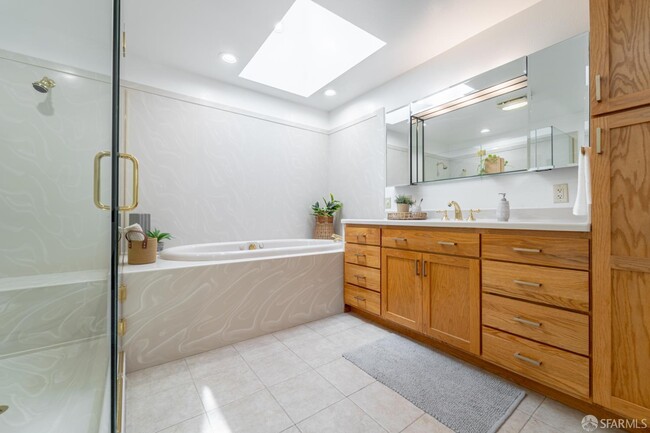 Building Photo - 2514 Alameda de las Pulgas