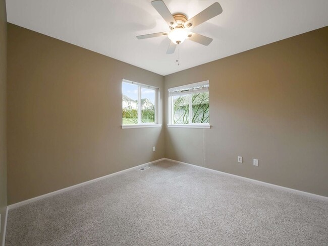 Building Photo - 3 Bed and 2.5 Bath Stunning Single-family ...