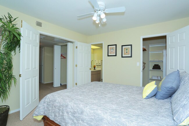 2BR, 2BA - Emerald Master Bedroom - Stone Ridge Apartments