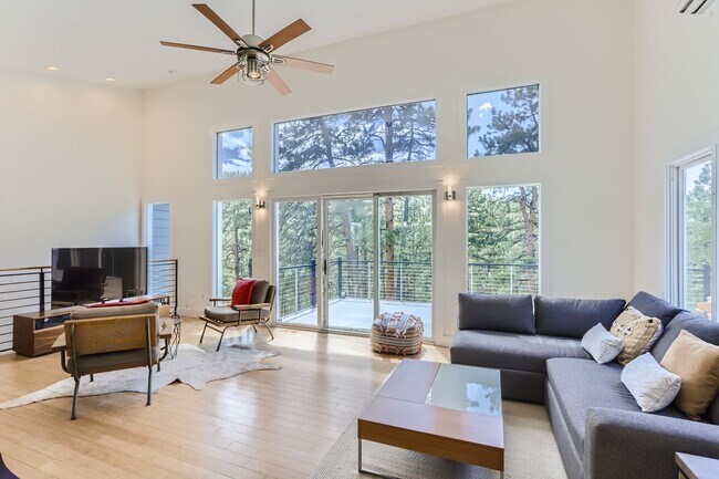 Building Photo - GORGEOUS 4BD/ 3BA MOUNTAIN HOME in Boulder, CO- Available 7/10/26!