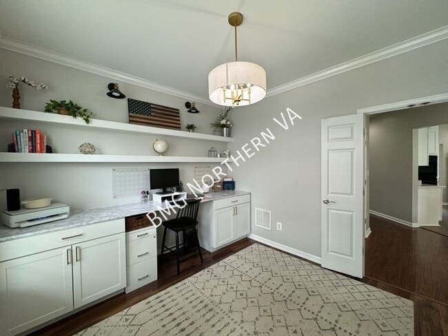 Building Photo - 8930 Kingbird Ct