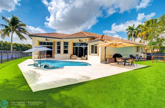 Building Photo - 2563 Jardin Ln
