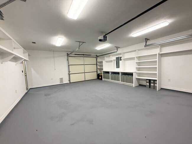 Building Photo - 12250 Charlotte Dr
