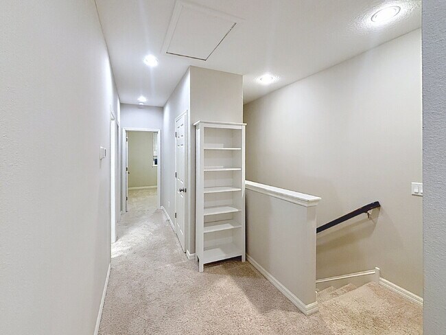 Building Photo - 1077 Amber Leaf Trl